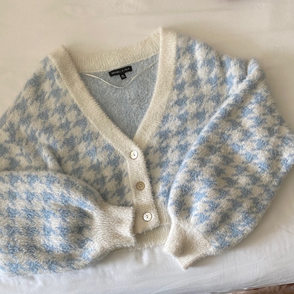 Kendall & Kylie Sweaters - Kendall & Kylie Blue and Cream Houndstooth Cropped Fuzzy Thick Cardigan M EUC